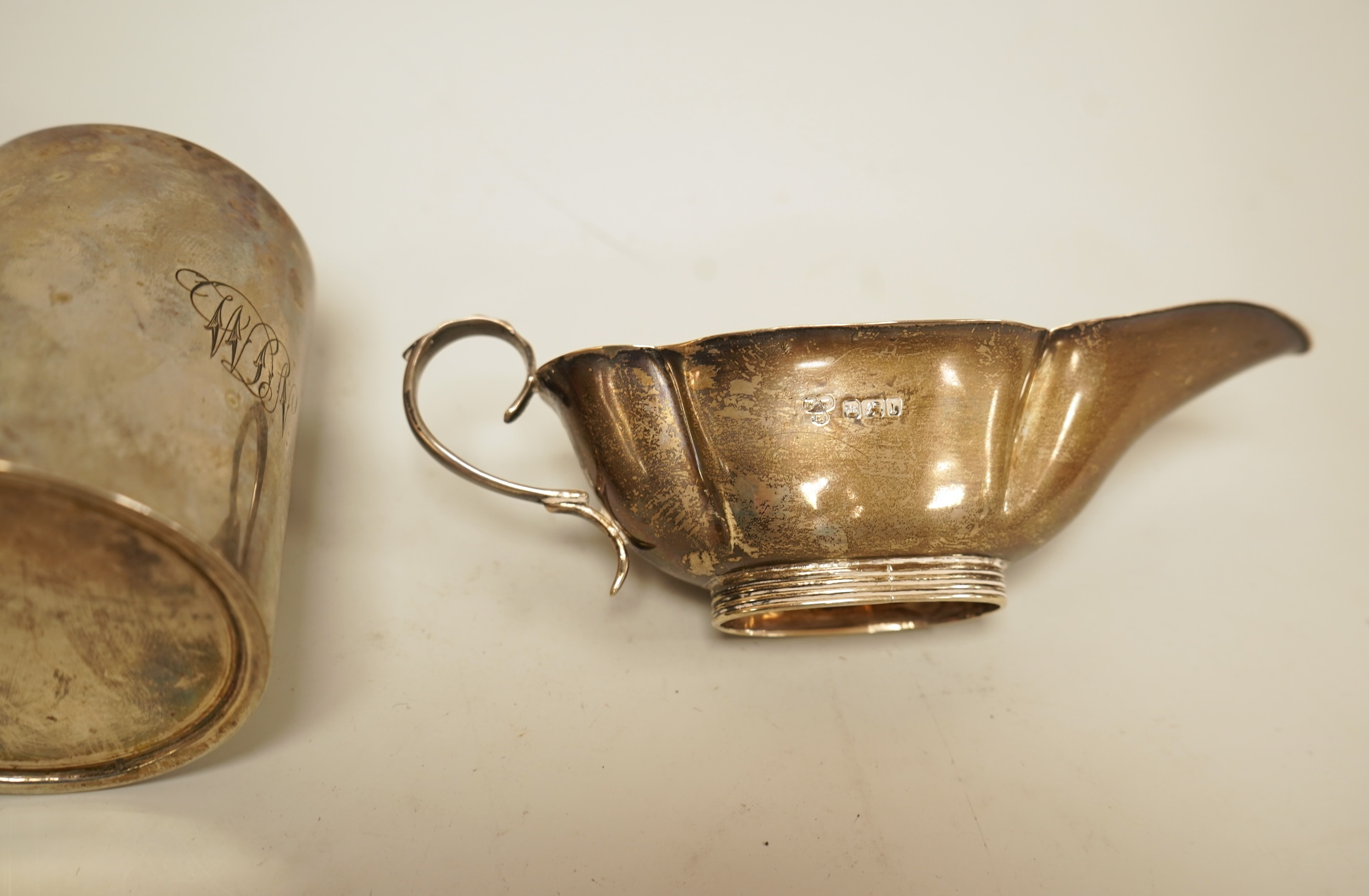 A late Victorian silver christening mug by Aldwinckle & Slater, London, 1893, height 71mm, together with a small silver sauceboat, 5oz.